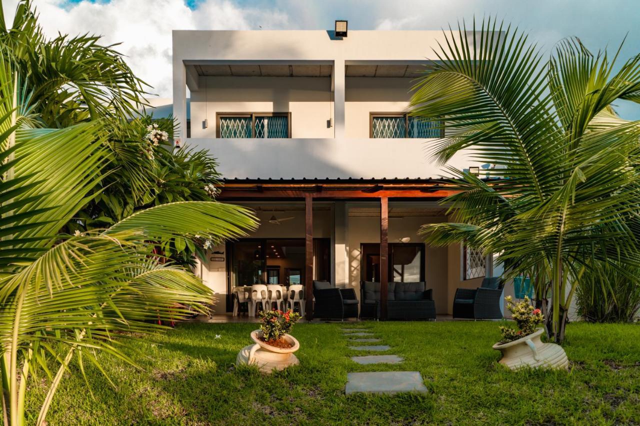 Stella Marris Beachfront Villa Pointe aux Sable Esterno foto